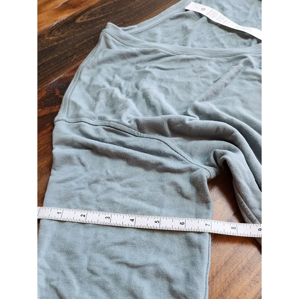 Lululemon NWOT Oversized Cropped Long Sleeve Sage Green Sweatshirt Sz Small